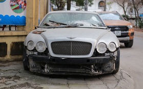 Chùm ảnh: Siêu xe Bentley 20 tỷ nằm “xếp xó” trên vỉa hè Hà Nội, hơn 5 năm qua không ai biết chủ nhân ở đâu