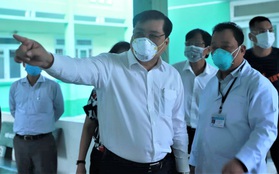 Chủ tịch Đà Nẵng vào khu cách ly thăm các bệnh nhân nghi nhiễm virus Corona