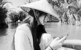 Lần đầu sao Hàn đến Việt Nam du lịch mà chụp bộ hình đẹp đến vậy: Mỹ nhân "Hwarang" đội nón lá đúng là xinh mê người!