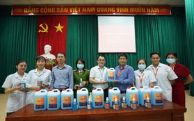 ĐH Đại Nam chi 2 tỷ đồng pha chế gel rửa tay sát khuẩn giúp cộng đồng phòng, chống dịch Covid-19