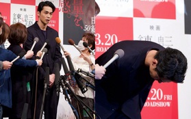 Ngoại tình với "nàng thơ của Song Joong Ki", chồng trẻ cúi gập người xin lỗi vợ, lúng túng khi bị phóng viên hỏi xoáy