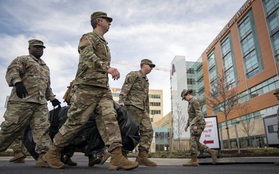 Quân đội Mỹ chạy đua với thời gian để biến các tòa nhà, khách sạn bỏ trống thành 10.000 phòng bệnh chữa trị bệnh nhân Covid-19