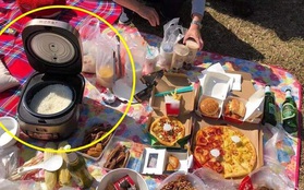 Bức ảnh cả nhà đi picnic vẫn mang theo… nồi cơm điện to tổ chảng gây choáng váng: Ăn gì thì cũng phải ăn cơm mới no!