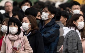 Người Nhật phàn nàn khẩu trang chính phủ cấp dính bẩn, kém chất lượng