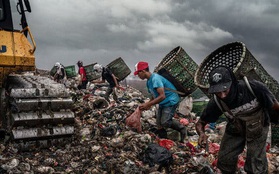 Ám ảnh những phận đời nhặt rác ở Indonesia: Thà chịu nhiễm Covid-19 còn hơn chết đói