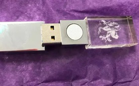 "Cú lừa" cực mạnh mùa COVID-19: USB "chống bệnh tật" thần thánh trị giá 8 triệu đồng hóa ra bán đầy ngoài đường với giá chỉ... trăm rưỡi