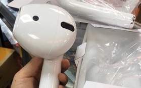 Đặt mua tai nghe AirPods trên mạng, người phụ nữ  dở khóc dở cười khi hàng nhận về còn to hơn cả cái đầu