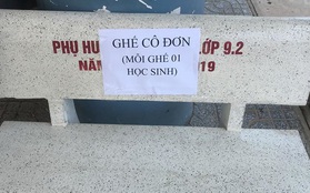 “Chiếc ghế cô đơn” viral MXH ngày học sinh trở lại trường, thầy cô nghĩ kế nhắc khéo hội “bà tám” đáng yêu hết sức