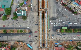 Cận cảnh cầu vượt dầm thép nối liền 3 quận nội thành Hà Nội đang gấp rút thi công
