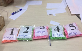 Phát hiện hơn 9 kg ma tuý trong bưu kiện kẹo, túi treo trị giá hơn 20 tỷ đồng từ Châu Âu về Sài Gòn