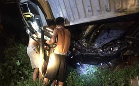 Hiện trường kinh hoàng vụ xe limousine bị container đè bẹp khiến giám đốc, kế toán và tài xế tử vong ở Quảng Ninh