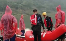 Vụ 8 học sinh chết đuối thương tâm ở Trung Quốc: Em trai ngã xuống nước, chị gái cùng 6 người bạn nhảy xuống cứu và xảy ra thảm kịch