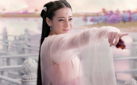 Coi mà tức với loạt lỗi trang phục ở phim Trung: Kéo tới pha rách áo của Địch Lệ Nhiệt Ba mà quạu á!
