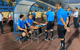 Ngoại binh Viettel FC chơi xấu, trọng tài chỉ rút thẻ vàng và cái kết phải "bám trụ" tại sân Thiên Trường vì sợ CĐV quá khích vây ngoài cửa