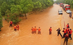 Trung Quốc: Vỡ 14 đê; lũ Trường Giang chảy ngược vào hồ nước ngọt lớn nhất - Đại hồng thủy xuất hiện!