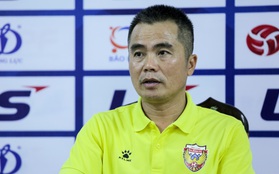 Nhận "tin buồn" ngay trước trận, HLV V.League bức xúc với VFF: "Làm thế này người ta bỏ bóng đá"