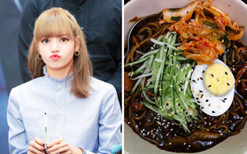 Chuyện xưa “đào” lại vẫn cười xỉu: Lisa (BLACKPINK) hoá ra thuộc hội ghét bếp, nấu mì tương đen mà lại thành… màu trắng