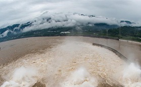 Nước lũ đổ vào đập Tam Hiệp lập đỉnh mới, vượt cảnh báo hơn 15m