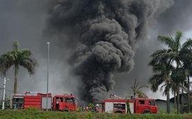 Có hiện tượng rò rỉ hóa chất trong vụ cháy kho xưởng sơn ở Long Biên
