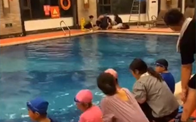 Vật lộn dưới nước suốt 10 phút mà không một ai chú ý, bé trai 6 tuổi tử vong thương tâm trong ngày đầu tiên đi học bơi