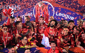 Những khoảnh khắc rực rỡ nhất trong ngày Liverpool nâng cúp vô địch Anh sau 30 năm mòn mỏi chờ đợi