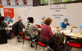 Số ca nhiễm gia tăng trở lại, Pháp xét nghiệm du khách đến từ 16 nước