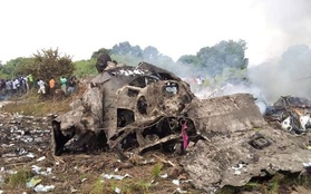 Rơi máy bay ở Nam Sudan, 17 người thiệt mạng, dân lao tới nhặt tiền