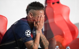 Gục ngã ở chung kết Champions League, Neymar ôm mặt ngồi khóc trên ghế dự bị