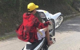 CLIP: Ớn lạnh cảnh thiếu niên 16 tuổi lái xe máy bằng 1 chân khi đổ đèo Khau Phạ