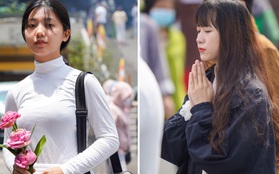 Chùm ảnh: Giới trẻ Sài Gòn đi lễ chùa mùa Vu Lan, cầu bình an và sức khoẻ cho cha mẹ