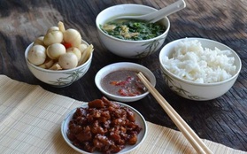 3 kiểu ăn cơm cực tai hại mà người Việt cần phải từ bỏ ngay trước khi làm "mòn bao tử" và rước thêm cả tá bệnh cho mình