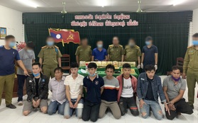 Biên phòng giăng lưới bắt 8 người Lào có súng K59, "cõng" 10kg ma túy qua biên giới