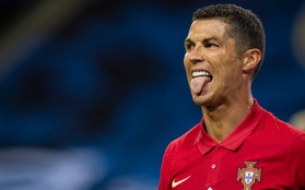 Ronaldo ghi cú đúp "siêu phẩm", chính thức lập cột mốc bàn thắng vô tiền khoáng hậu