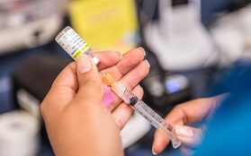 Trung Quốc hợp tác với Mỹ phát triển vắc-xin chống virus corona, có thể thử nghiệm trên người trong 3 tháng tới