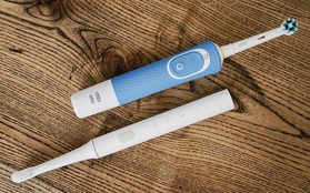 Dùng thử bàn chải điện Xiaomi và Oral B: Loại hơn trăm, loại gần triệu thì khác nhau những gì?