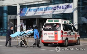 Hàn Quốc chật vật vì thiếu giường bệnh do số ca nhiễm COVID-19 tăng đột biến