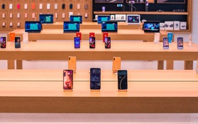 Đen đủi mang iPhone đến Apple Store trước và trong mùa dịch: Mọi khách hàng đều không có cách nào để lấy lại đồ