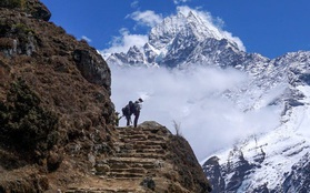 Hàng trăm người mắc kẹt trên dãy Himalaya sau khi Nepal áp dụng lệnh phong toả