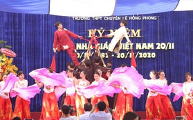 Ngày Nhà giáo Việt Nam 20/11 tại các trường THPT: Học sinh bây giờ diễn văn nghệ đỉnh quá