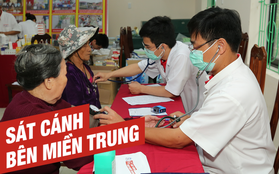 Hình ảnh giản dị mà ấm lòng những ngày sau lũ: Nụ cười lạc quan, tinh thần nhường nhịn và nghị lực kiên cường