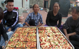 Bà Tân Vlog thành công mĩ mãn với món pizza làm từ bánh mì nhờ cách nướng mang "phong cách" riêng