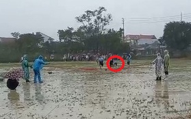 Học sinh thi đấu thể thao dưới trời mưa rét: Trưởng phòng Giáo dục lên tiếng