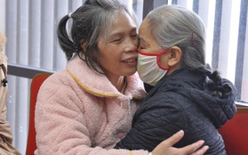 Nữ điều dưỡng giúp bệnh nhân trong khu cách ly COVID-19 tìm thấy gia đình sau 24 năm lưu lạc