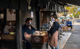 Bí quyết tồn tại qua hơn 1 thiên niên kỷ của tiệm bánh mochi nướng ở Nhật Bản: Suốt 1020 năm chỉ làm 1 sản phẩm duy nhất và cố gắng làm thật tốt!