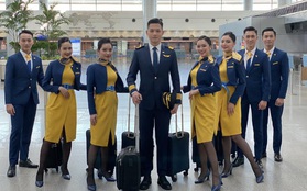 Cận cảnh máy bay đầu tiên và dàn tiếp viên của Vietravel Airlines ở sân bay Tân Sơn Nhất