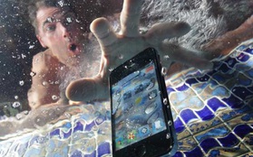 Đây là những việc bạn phải làm khi điện thoại bị rơi vào nước, tỷ lệ "sống sót" rất cao!