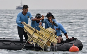 Indonesia tiếp tục tìm kiếm hộp đen và nạn nhân vụ rơi máy bay