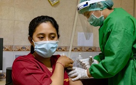 Vì sao Indonesia ưu tiên tiêm vaccine cho nhóm người tuổi trẻ?