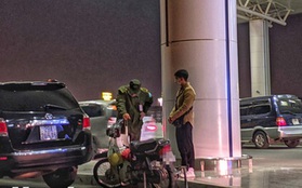 Thanh niên phi thẳng xe máy lên tầng 3 sảnh quốc tế ở sân bay Nội Bài