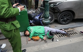 Ô tô gây tai nạn trên phố Tràng Tiền (Hà Nội) khiến lái xe Grab bị thương nặng